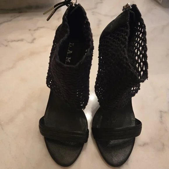 L.A.M.B. by Gwen Stefani Black Woven Mesh Heels with Back Zip - Picture 2 of 8